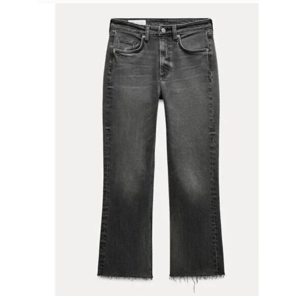 Zara High Rise Button Fly Raw Hem Cropped Washed Black Denim Jeans Size 6 - Picture 1 of 10